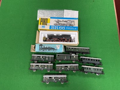 Lot 455 - An HO scale German local passenger train...