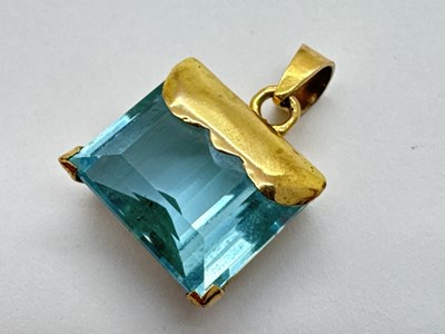 Lot 158 - A Modern Single Stone Pendant, the rectangular...