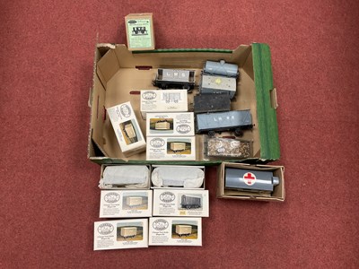 Lot 426 - Sixteen 'O' Gauge/7mm Kit Built Items of...