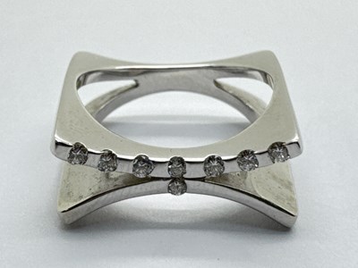 Lot 233 - C W Sellors; A Modern 18ct White Gold Diamond...