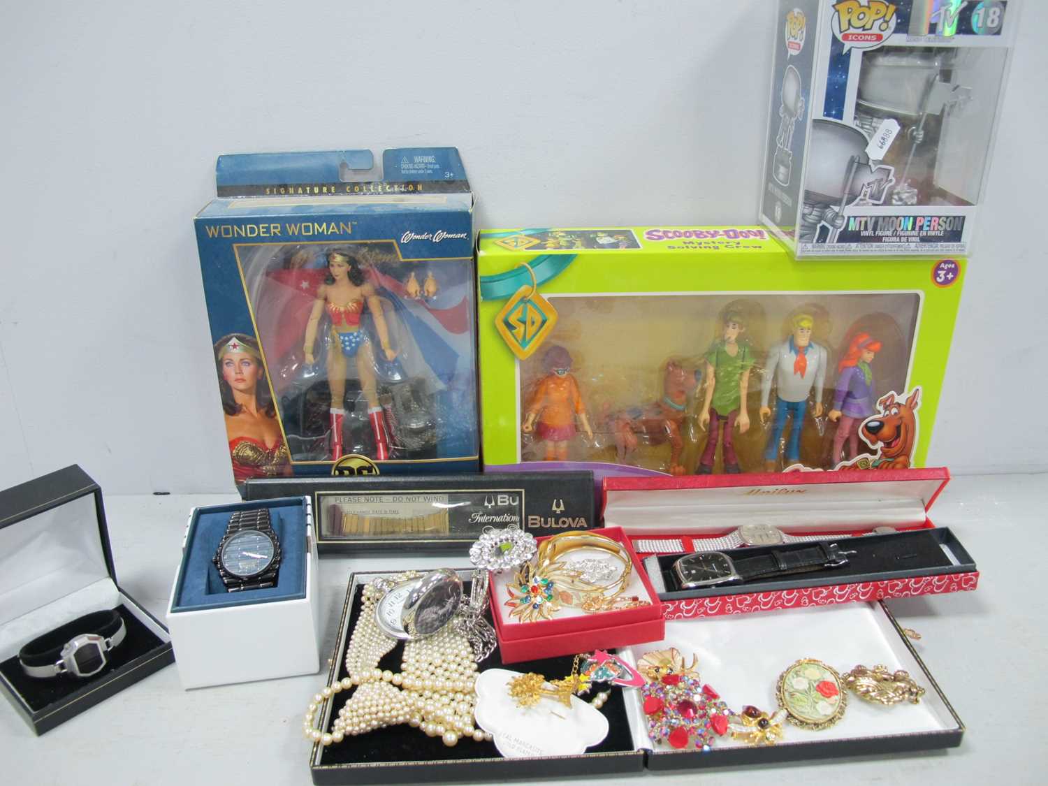 Lot 1096 - Costume Jewellery Six Various Watches,...