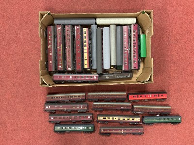 Lot 373 - Approximately thirty-six 00 gauge coaches and...