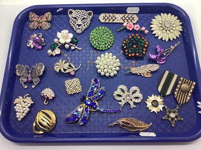 Lot 271 - A Collection of Decorative Stone Set Brooches,...