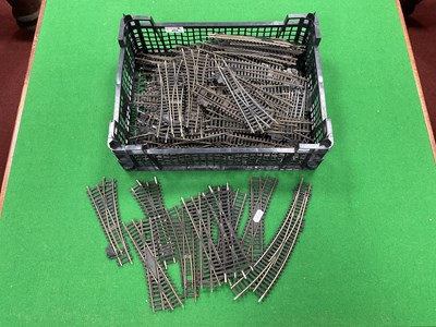 Lot 476 - Approximately sixty-nine 00 gauge points and...