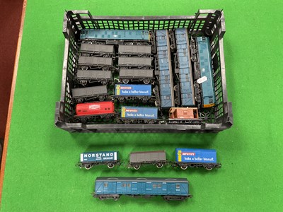 Lot 472 - Two Hornby 00 gauge BR blue Class 25 diesel...