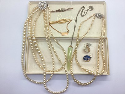 Lot 225 - An Antique Style Seed Pearl and Stone Set Bar...