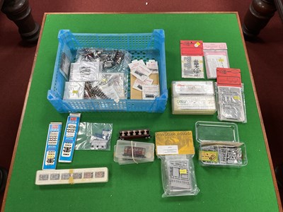 Lot 502 - An assortment of OO9 narrow-gauge items...