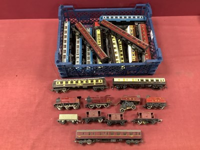 Lot 654 - A quantity of British outline HO scale models...