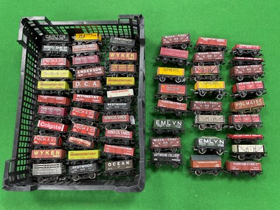 Lot 501 - Approximately fifty-seven 00 gauge Private...