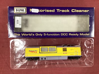 Lot 822 - A boxed Dapol 00 gauge Motorised Track Cleaner,...