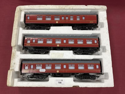 Lot 706 - A Lionel 'O'Gauge/7mm Three MKI Coach Set,...
