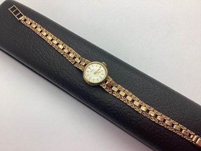 Lot 292 - Accurist; 21 Jewels 9ct Gold Cased Ladies...