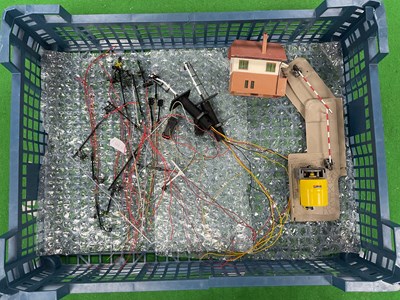 Lot 497 - A collection of N gauge electric accessories...