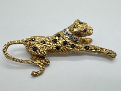 Lot 189 - A 9ct Gold Stone Set Leopard Brooch, of...