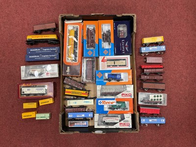 Lot 414 - Approximately twenty-nine European HO wagons,...