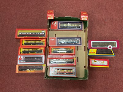 Lot 410 - Fifteen boxed 00 gauge coaches and parcels...