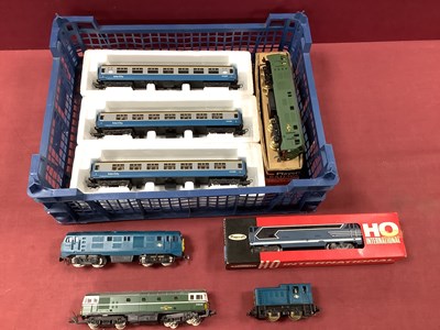 Lot 636 - Five Playcraft HO scale diesel locomotives: a...