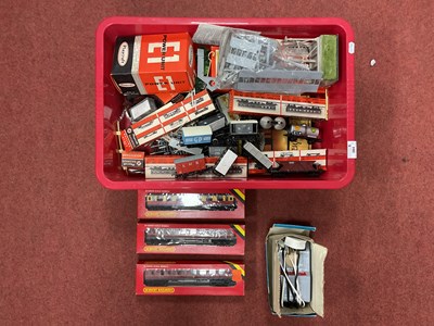 Lot 384 - A quantity of mixed 00/HO model railway items...