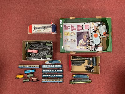 Lot 352 - A quantity of 00 model railway items by Lima,...
