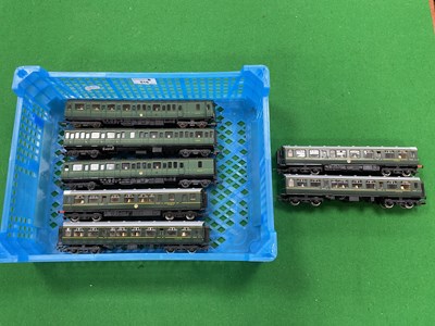 Lot 516 - Two 00 gauge BR Green Diesel Multiple Units: a...