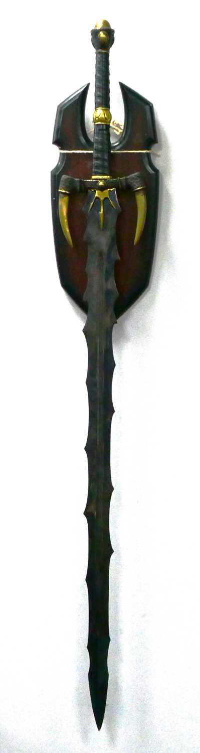 Lot 1326 - Warhammer Slayer of Kings Sword, 118cm long,...