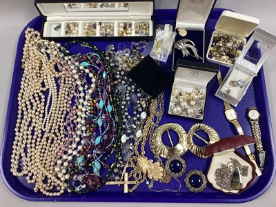 Lot 276 - An Assortment of Jewellery, to include...