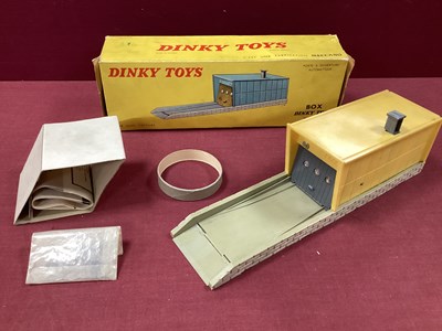 Lot 902 - French Dinky No 502 Garage, with opening door...