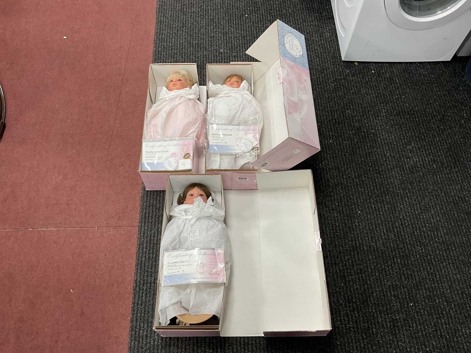 Lot 1137 - Lee Middleton Dolls by Reva Schick to include '...