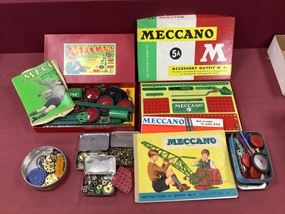 Lot 689 - A Quantity of 1950s/1960s Maccano, mainly R60...