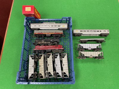 Lot 529 - A Quantity of Triang 00 gauge...