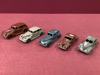 Lot 892 - Five Post War Dinky 39 Series USA Saloons,...