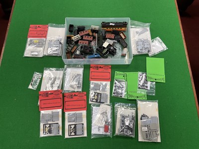 Lot 464 - A quantity of 009 items including three...