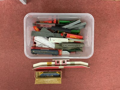 Lot 326 - A Quantity of mainly Tri-ang '00' model...