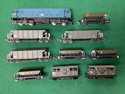 Lot 622 - An 00 gauge Ballast Engineers train consisting...