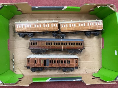 Lot 556 - An 'O' Guage LNER Articulated Coach by Leeds /...