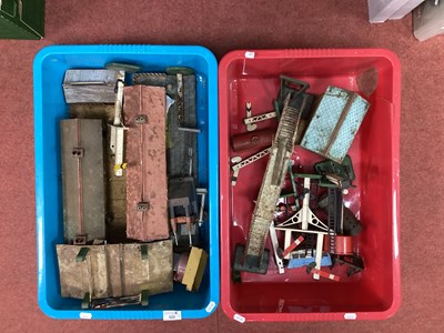 Lot 322 - A Quantity of Mainly Hornby 'O' Gauge Lineside...