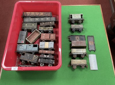 Lot 359 - A Large Quantity of Mid XX Century 'O' Gauge...