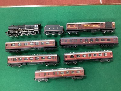 Lot 592 - An 00 gauge LMS express train, comprising a...