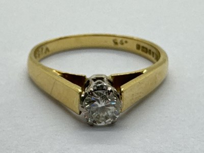 Lot 241 - An 18ct Gold Single Stone Diamond Ring, the...