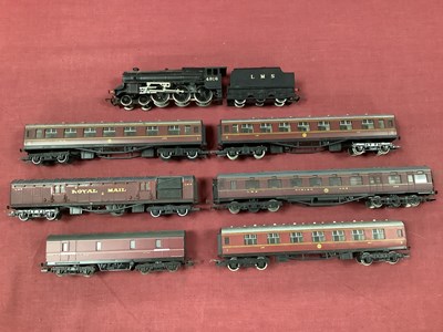 Lot 642 - An 00 gauge LMS express train consisting of...