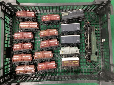 Lot 596 - An 00 gauge Great Western goods train,...
