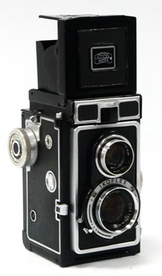 Lot 1218 - A Zeiss Ikon Ikoflex TLR Camera, with...