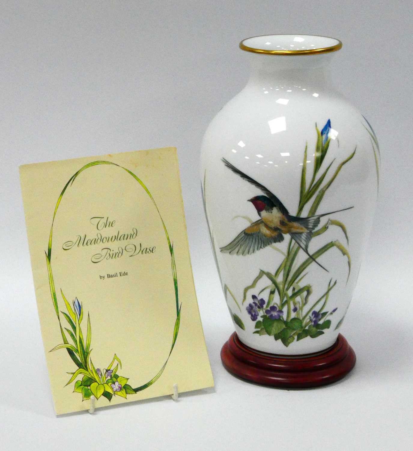 フランクリンポーセリン ジョン・ウィルキンソン作 牧場の蝶の花瓶