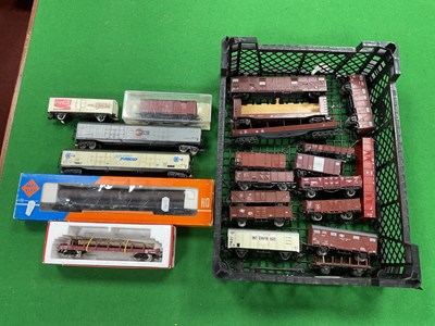 Lot 510 - Twenty-two HO scale European outline freight...