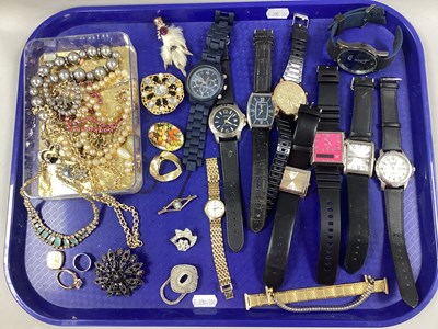 Lot 228 - A Small Collection of Modern Costume Jewellery,...