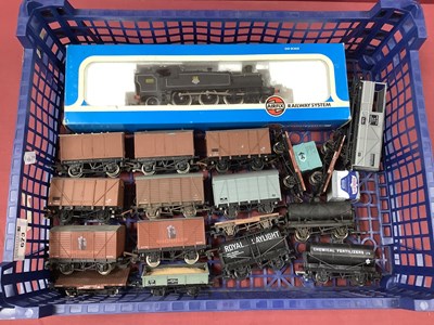 Lot 673 - An 00 gauge mixed freight train, consisting of...