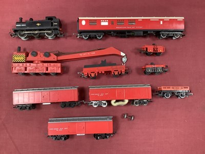 Lot 670 - A Triang 00 gauge engineering train, including...