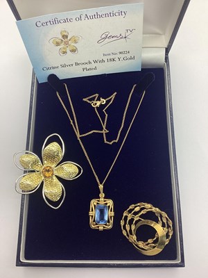 Lot 171 - A Vintage Rolled Gold Single Stone Pendant,...