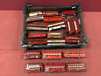 Lot 680 - Twenty 1:76 (00 scale) diecast model buses by...