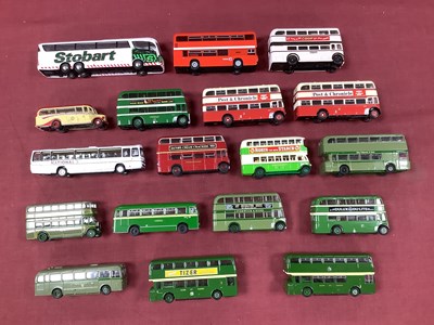 Lot 693 - Eighteen 00 scale (1:76) diecast buses by...
